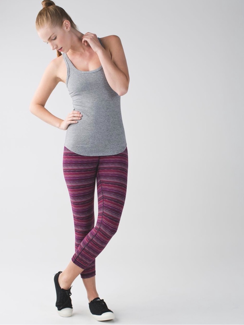 Lululemon Wunder Under Crop (Hi-Rise)
Size 2
Space Dye Twist Regal Plum Alarming